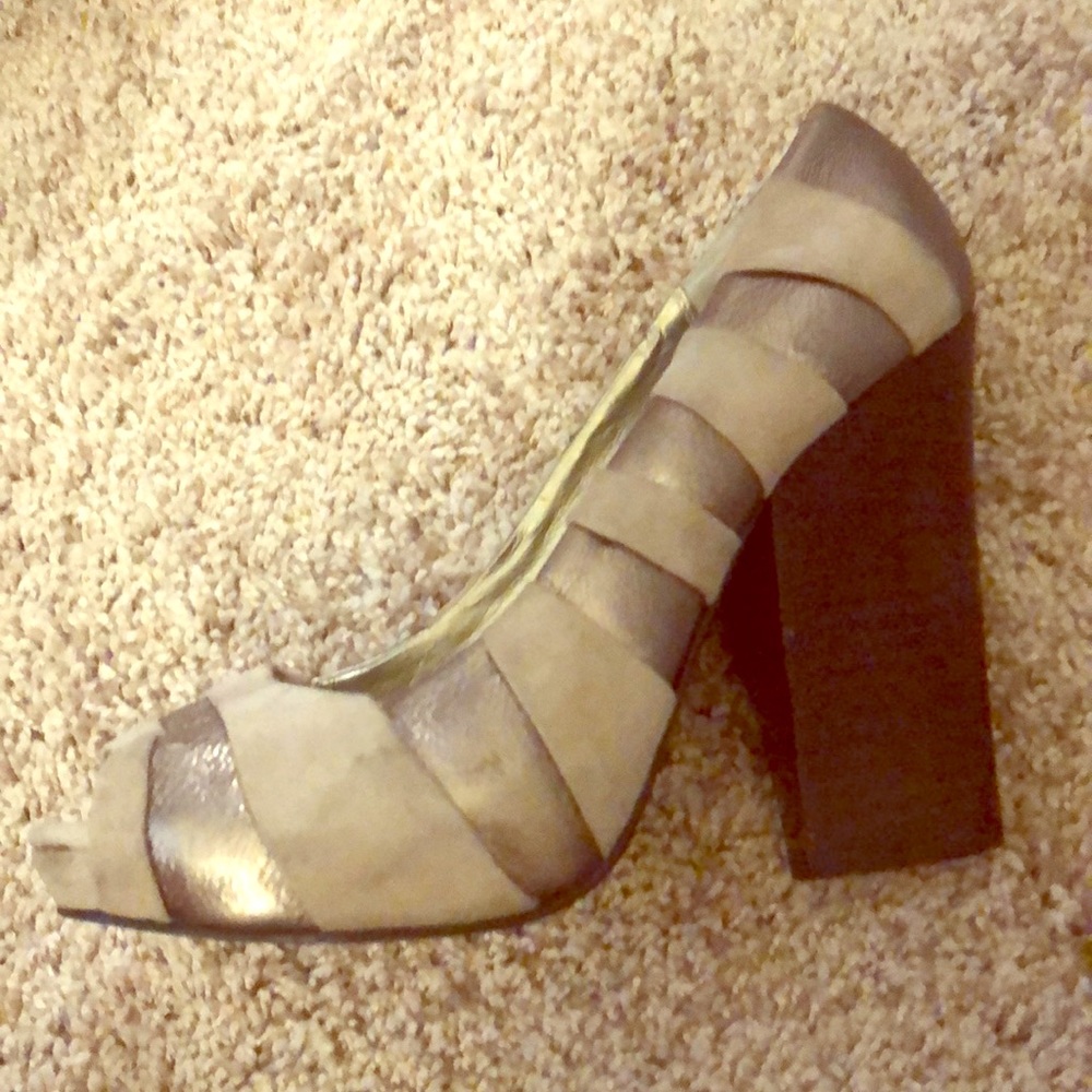 ✨3/$20✨Fergie “Blitz” Metallic 3” Stacked Heel